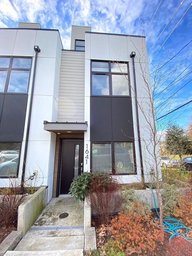 Foto del edificio - Great TownHome For Rent