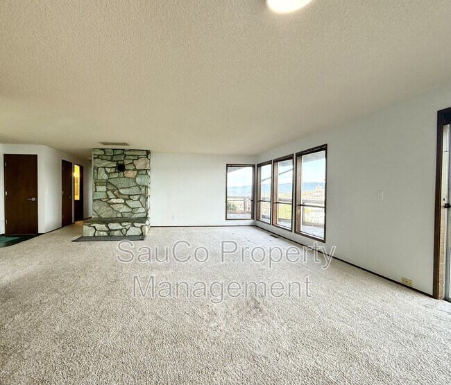 Building Photo - 344 S 2nd St