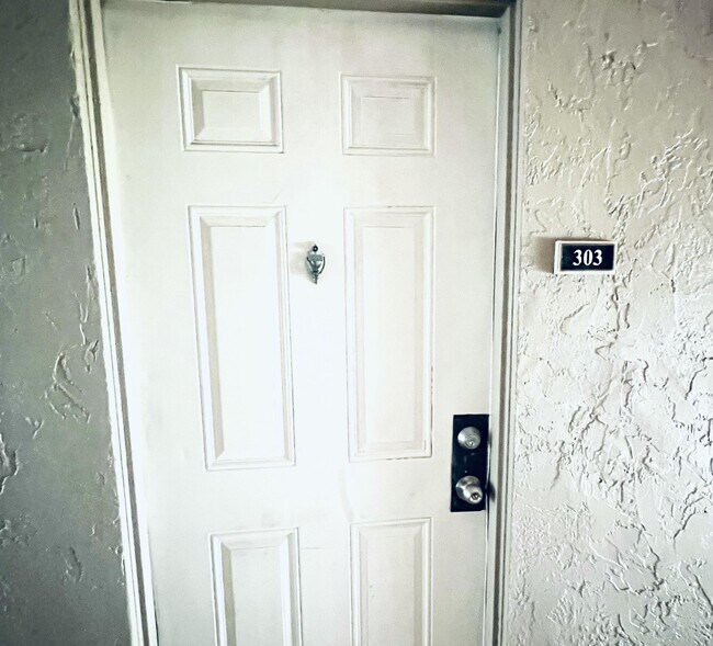 Foto del edificio - 1885 Palm Cove Blvd