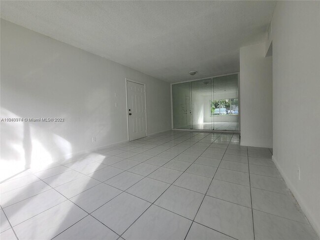 Building Photo - 2404 NW 39th Way