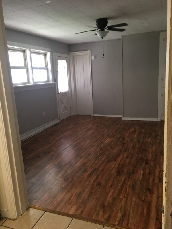 Foto del edificio - 14 S East St