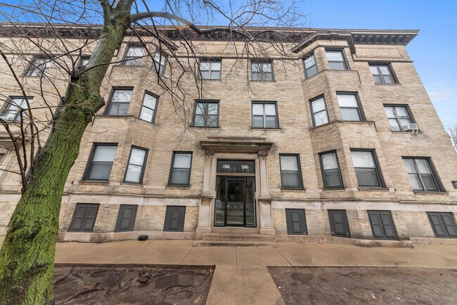 Foto del edificio - 915 W Waveland Ave