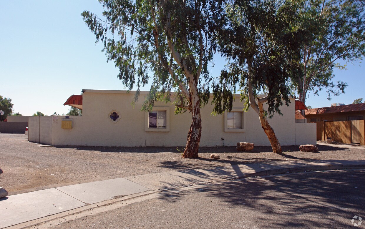 Primary Photo - 2739 E Marconi Ave