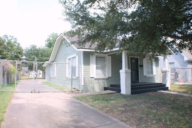 Photo - 1910 Alta Vista Street Unit House