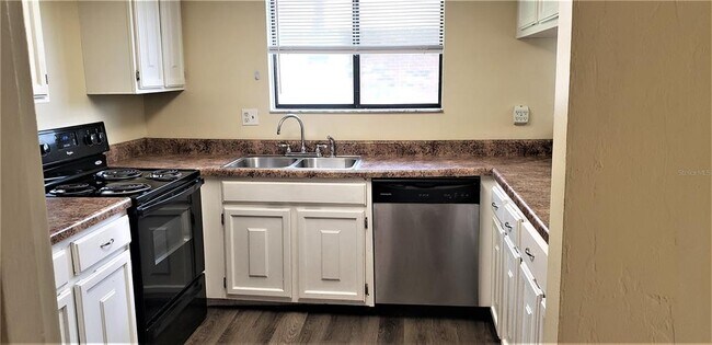 Building Photo - 1836 N Crystal Lake Dr
