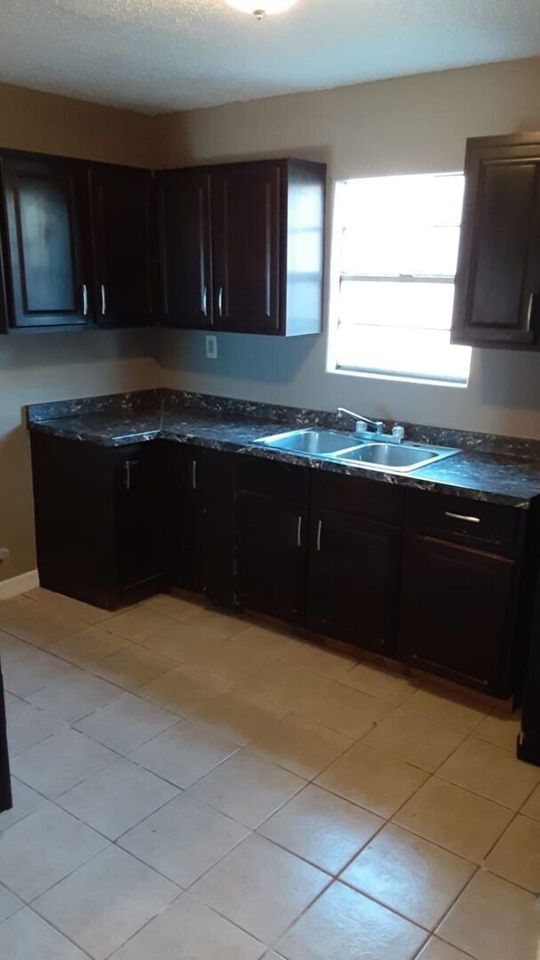 Building Photo - 3718 Avenue M 1/2