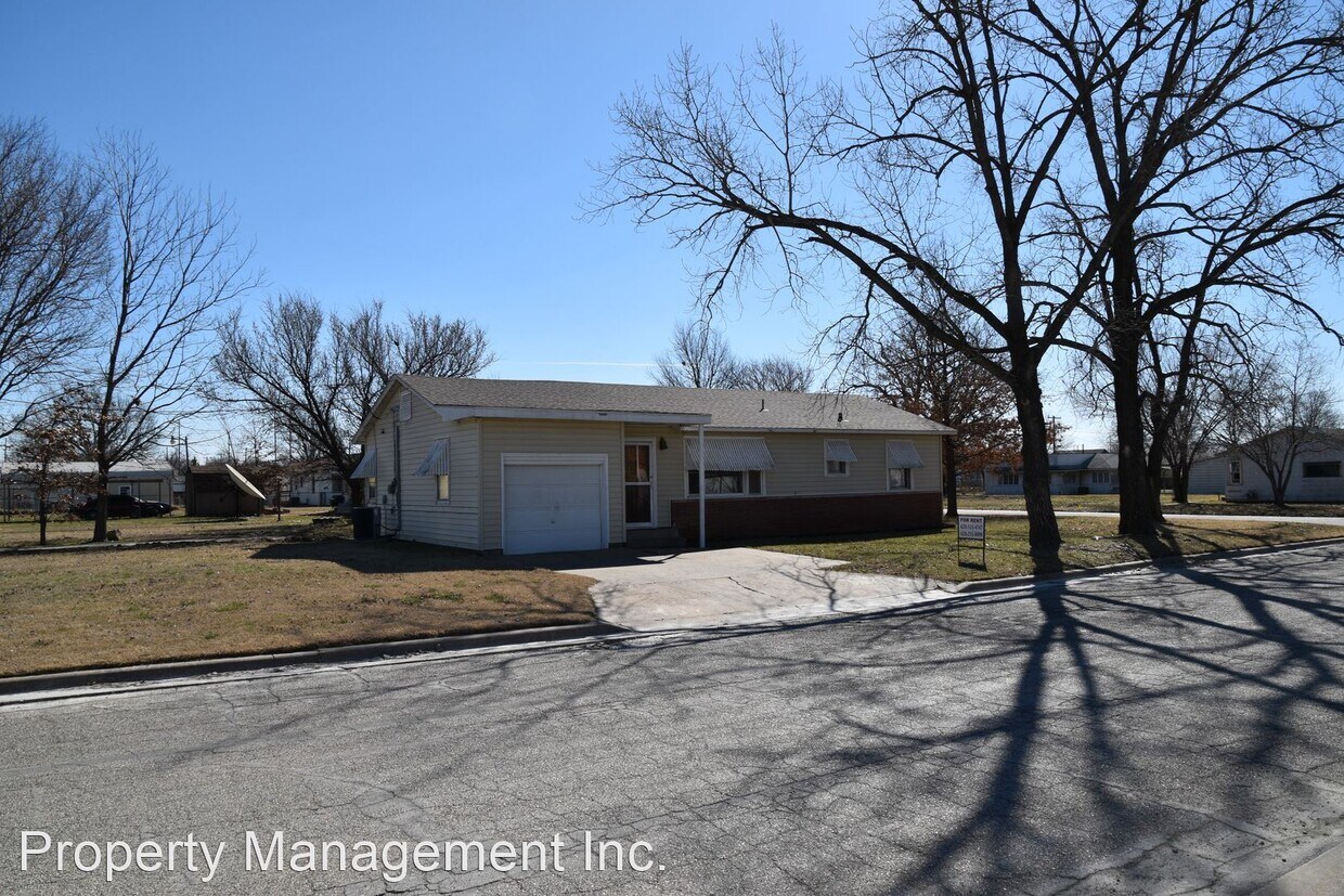 3 br, 1 bath House 1818 W 5 House Rental in Coffeyville, KS