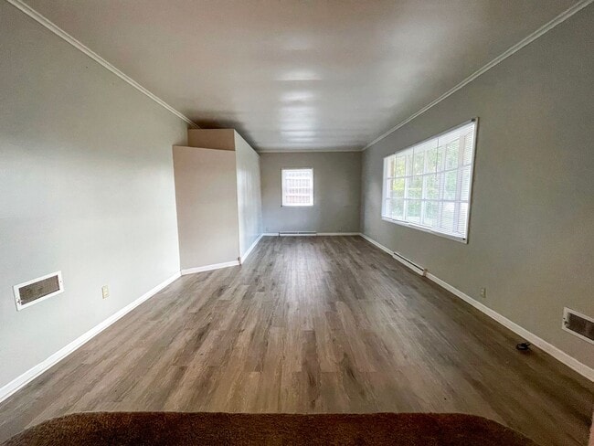 Building Photo - 824 W Wayne St