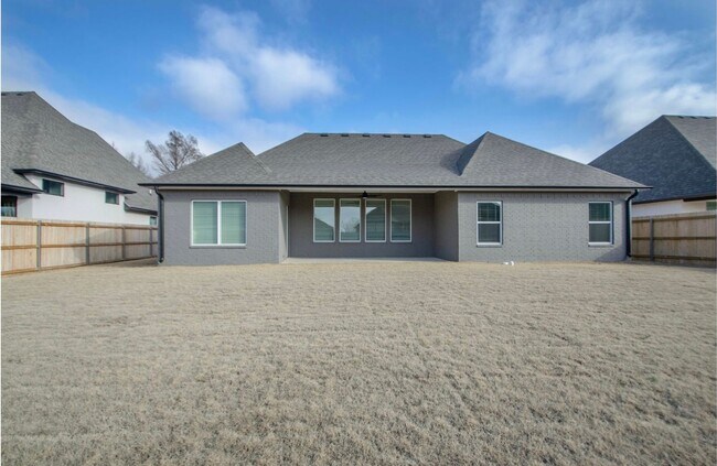 Foto del edificio - Gorgeous Newer Construction 4 Bedroom Home...