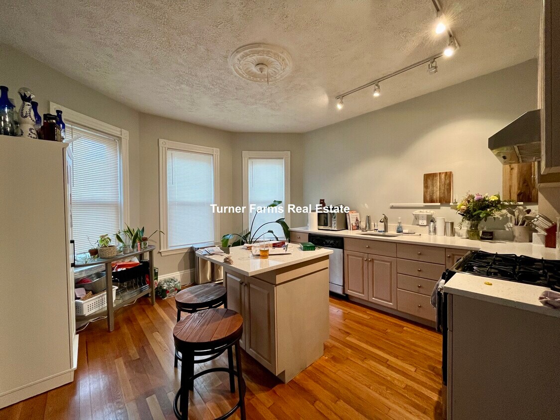 Foto principal - 24 Pond St