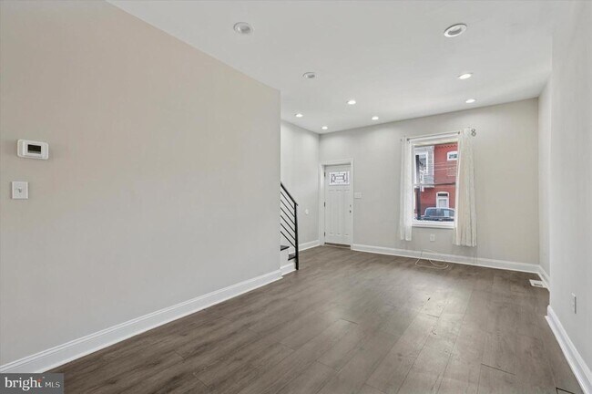 Foto del edificio - 2835 W Montgomery Ave