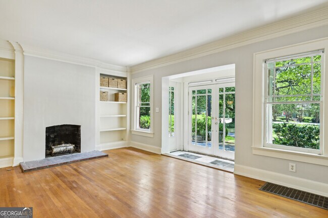 Foto del edificio - 1500 N Highland Ave NE