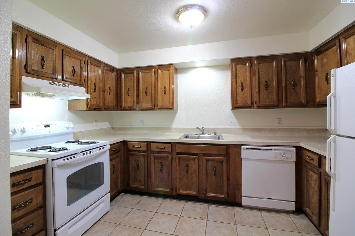 Primary Photo - 2 Bed/1 Bath Apartment in Central Kennewick