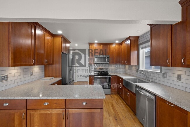 Foto del edificio - 1389 Finch St