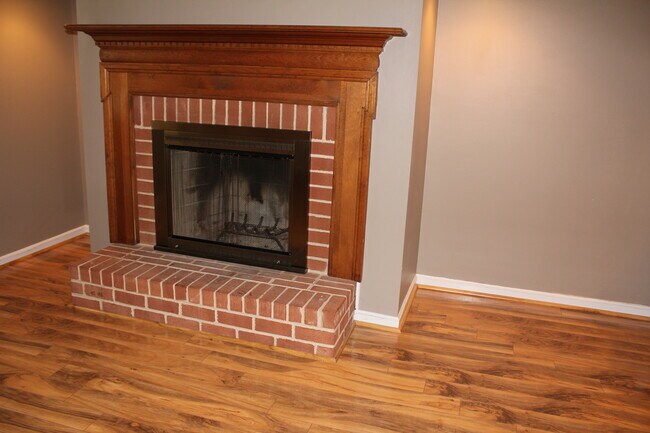 Building Photo - 637 Coates Ln