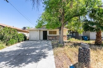 Building Photo - 427 S Tonopah Dr