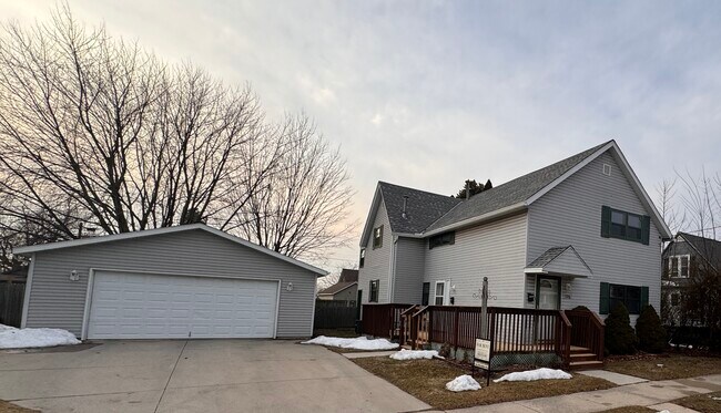 Building Photo - 1216 S 21st St