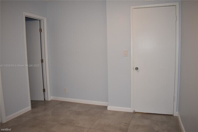 Foto del edificio - 2 br, 2 bath House - 117 NE 30th Ct Apt 1