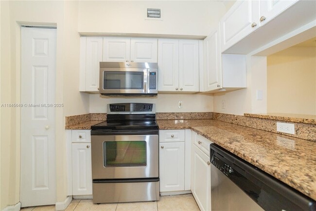 Foto del edificio - 17150 N Bay Rd