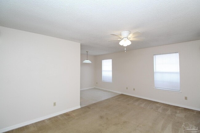 Foto del edificio - 8110 Stonebrook Dr