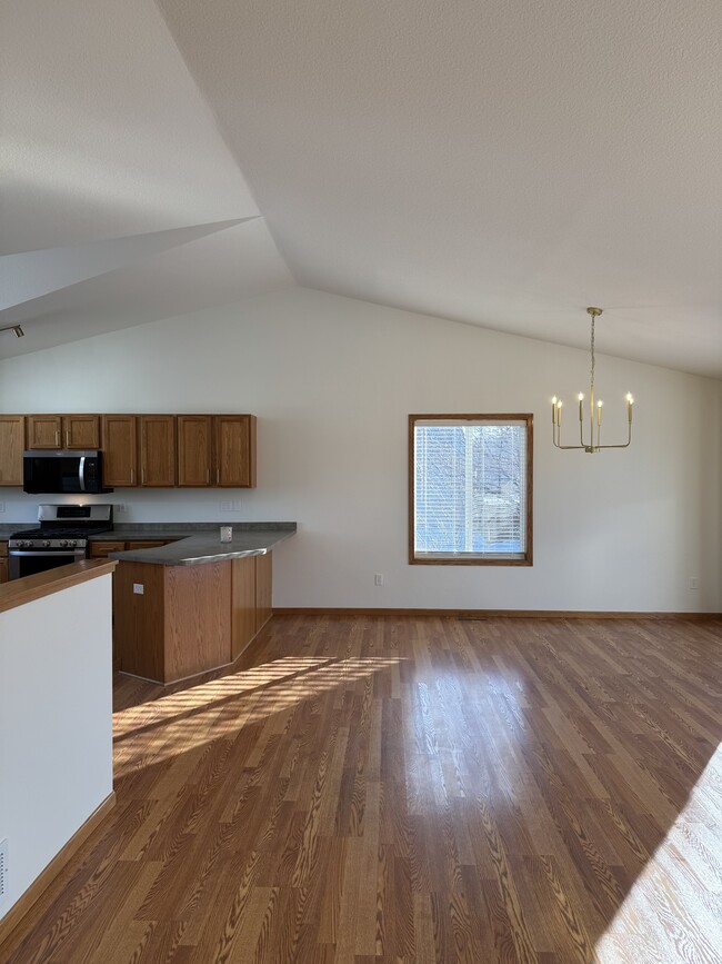 Foto del edificio - 18699 Dylan Dr