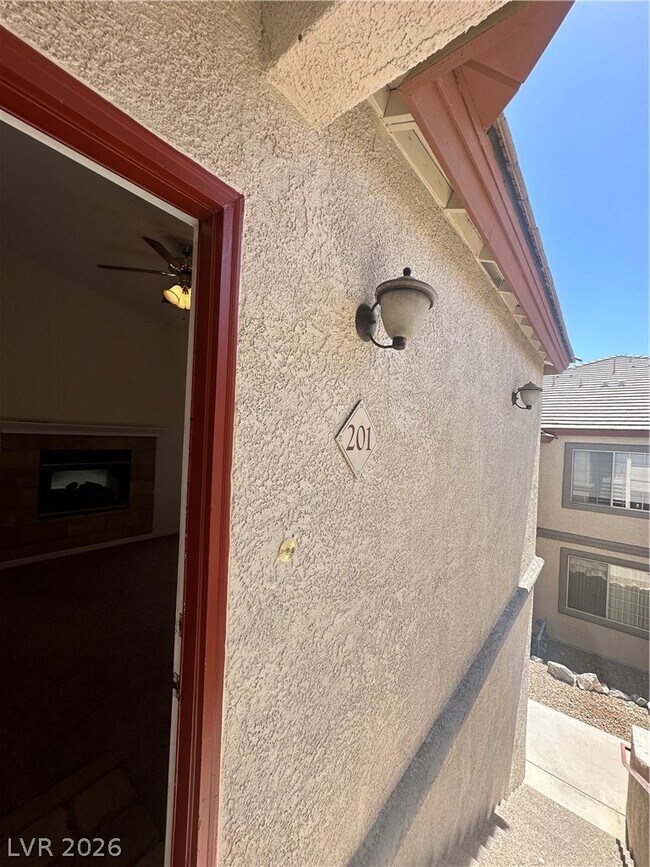 Building Photo - 10237 King Henry Ave