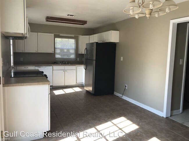 Building Photo - 3 br, 2 bath House - 1329 Spruce