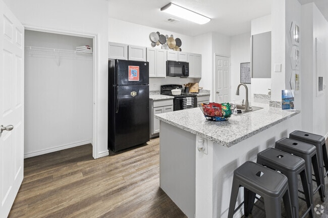 4BR, 4BA - 1,333SF - Kitchen - Rendezvous Apartments