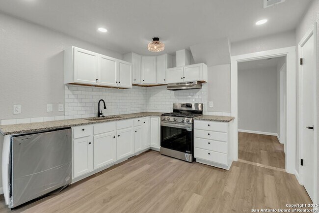 Foto del edificio - 9018 Ozalid Ln