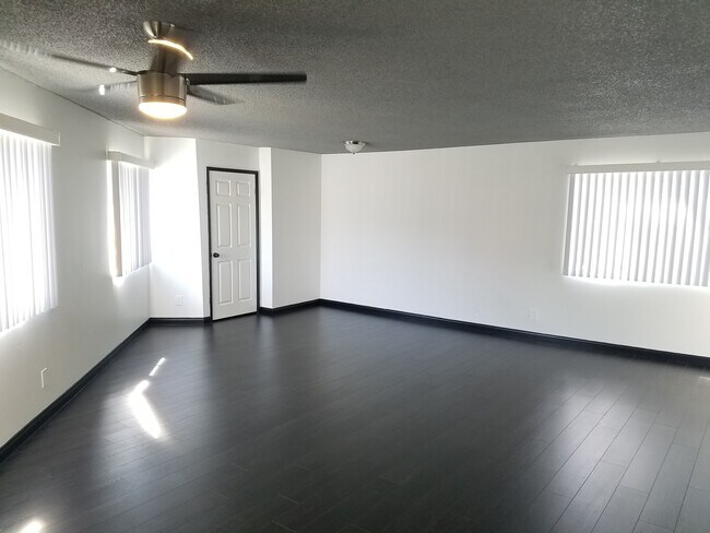 Foto del interior - Eagle Court LLC