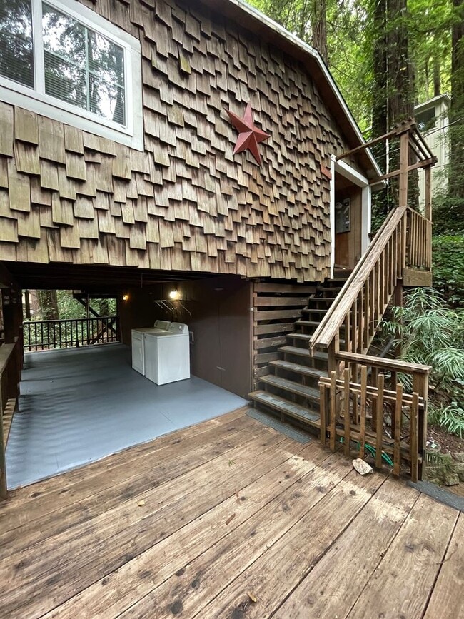 Building Photo - One bedroom Private Hilltop home washer, d...