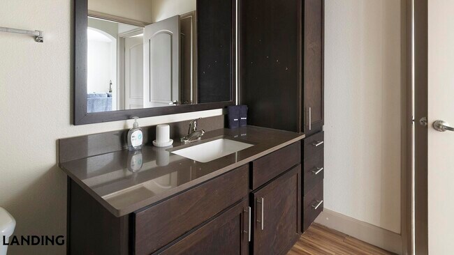 Foto del edificio - 24530 Gosling Rd