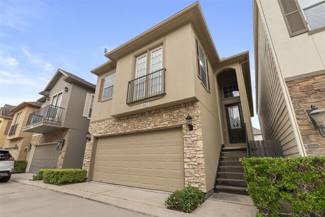 Building Photo - 10812 Almeda Park Dr