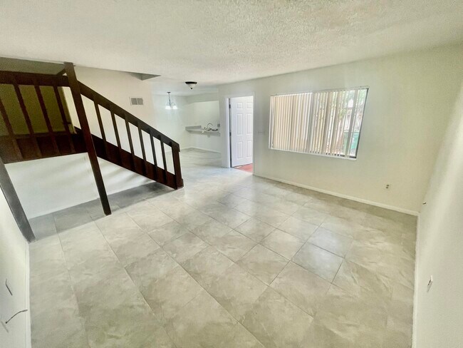 Building Photo - 8759 Oleander Ct