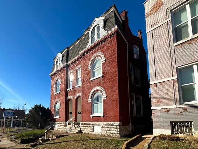 Building Photo - 3333 California Ave