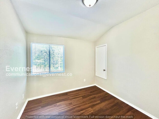 Foto del edificio - 256 Creek Cove Dr