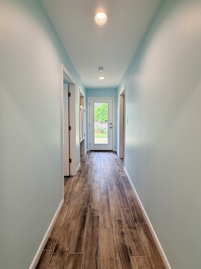 Foto del edificio - 2208 E 3rd St