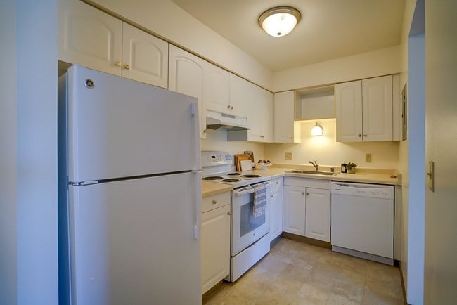Building Photo - Guilford Apartments