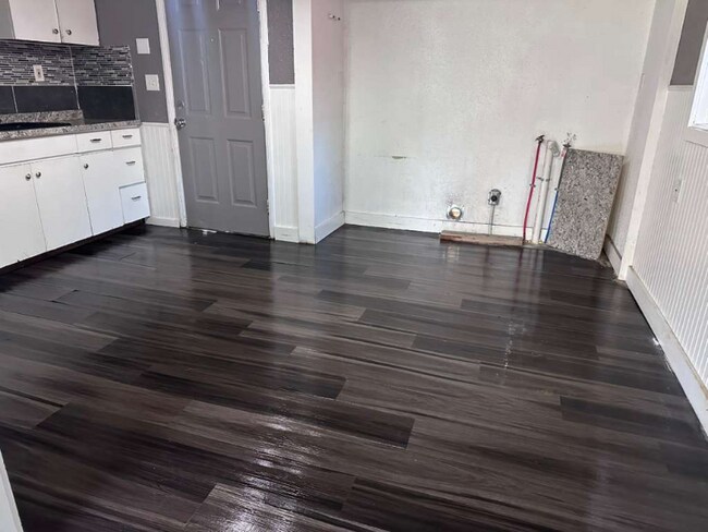 Foto del edificio - 5134 Hillburn Dr