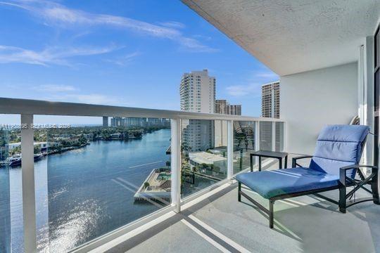 Foto del edificio - 20515 E Country Club Dr