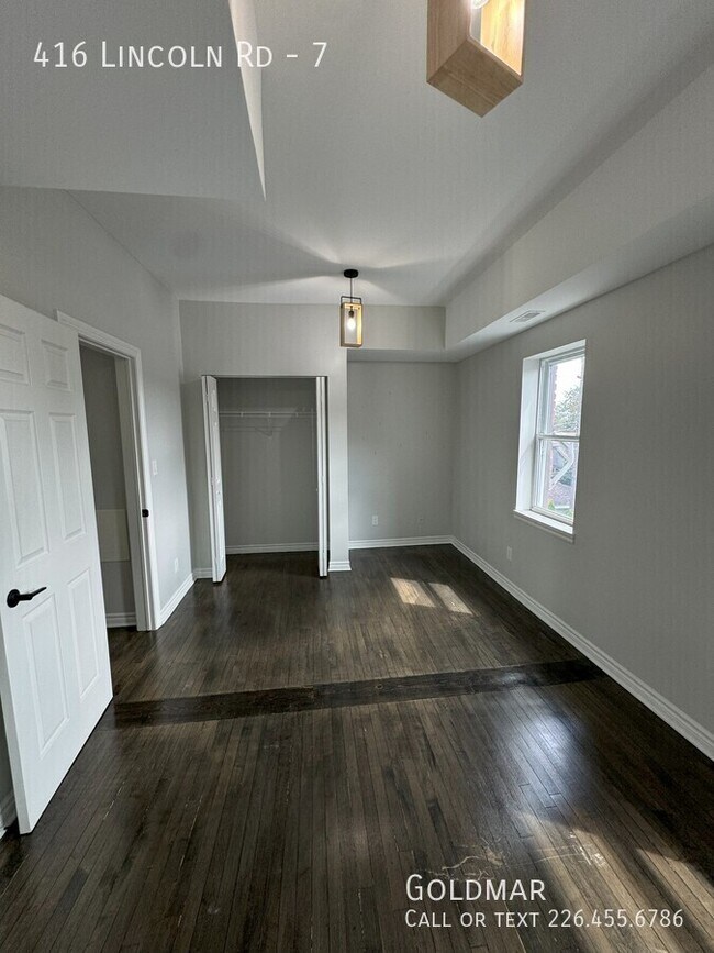 Building Photo - Gorgeous, Spacious Unit in Walkerville
