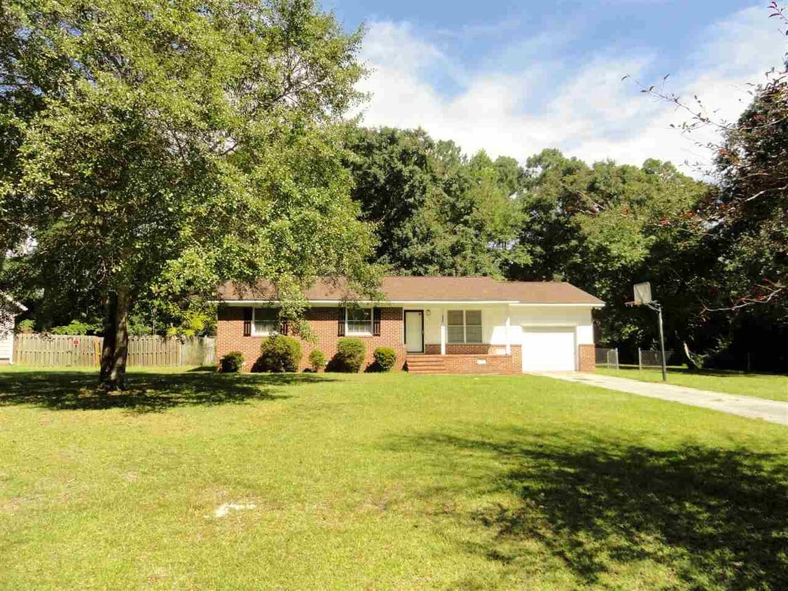 Primary Photo - 215 Country Rd