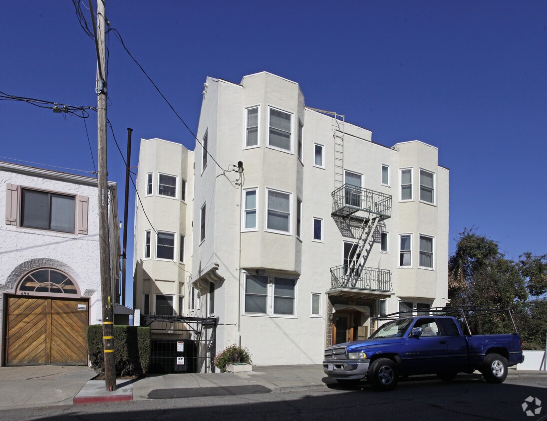 Primary Photo - 493-495 Merritt Ave
