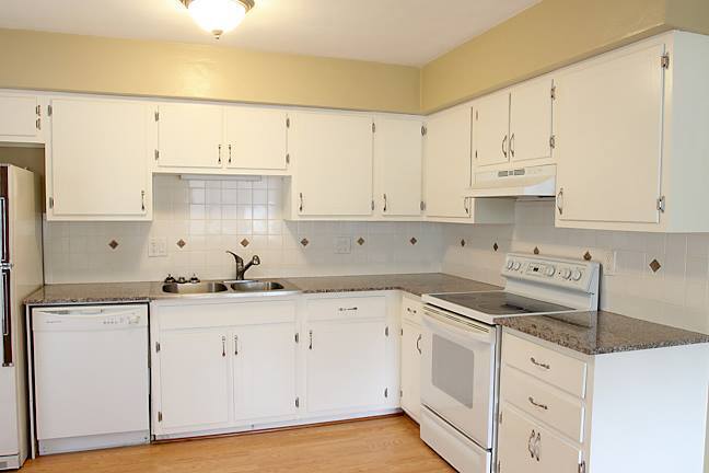 Kitchen - 2110 Madison Ave