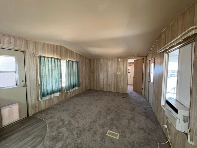 Building Photo - 2 bedroom, 1.5 bath mobile home!