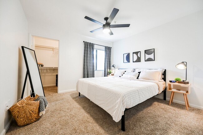 Building Photo - A-MAZE-ING!! Furnished Turn-Key Henderson ...
