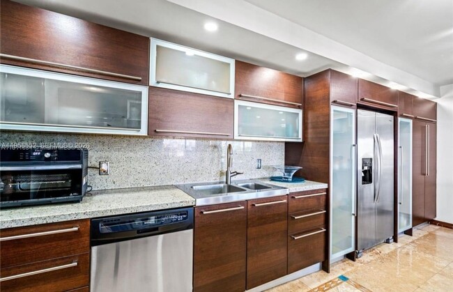 Foto del edificio - 1800 NE 114th St