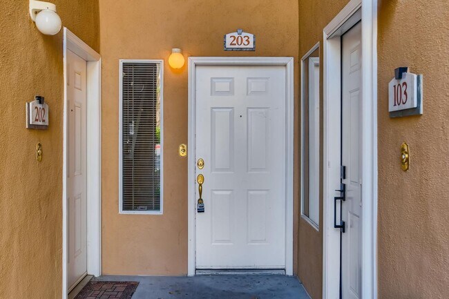 Foto del edificio - 3 Bedroom Town house in a Guard gated Summ...