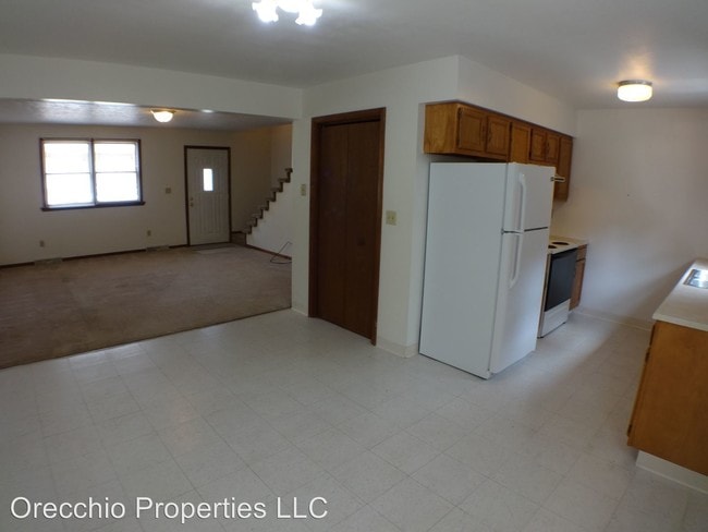 Building Photo - 120 Karen Way