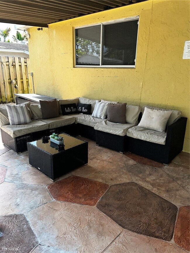 Foto del edificio - 4 br, 2 bath House - 3201 SW 21st St